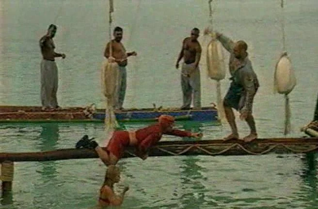 Кадры из ТВ шоу Последний герой (2001)